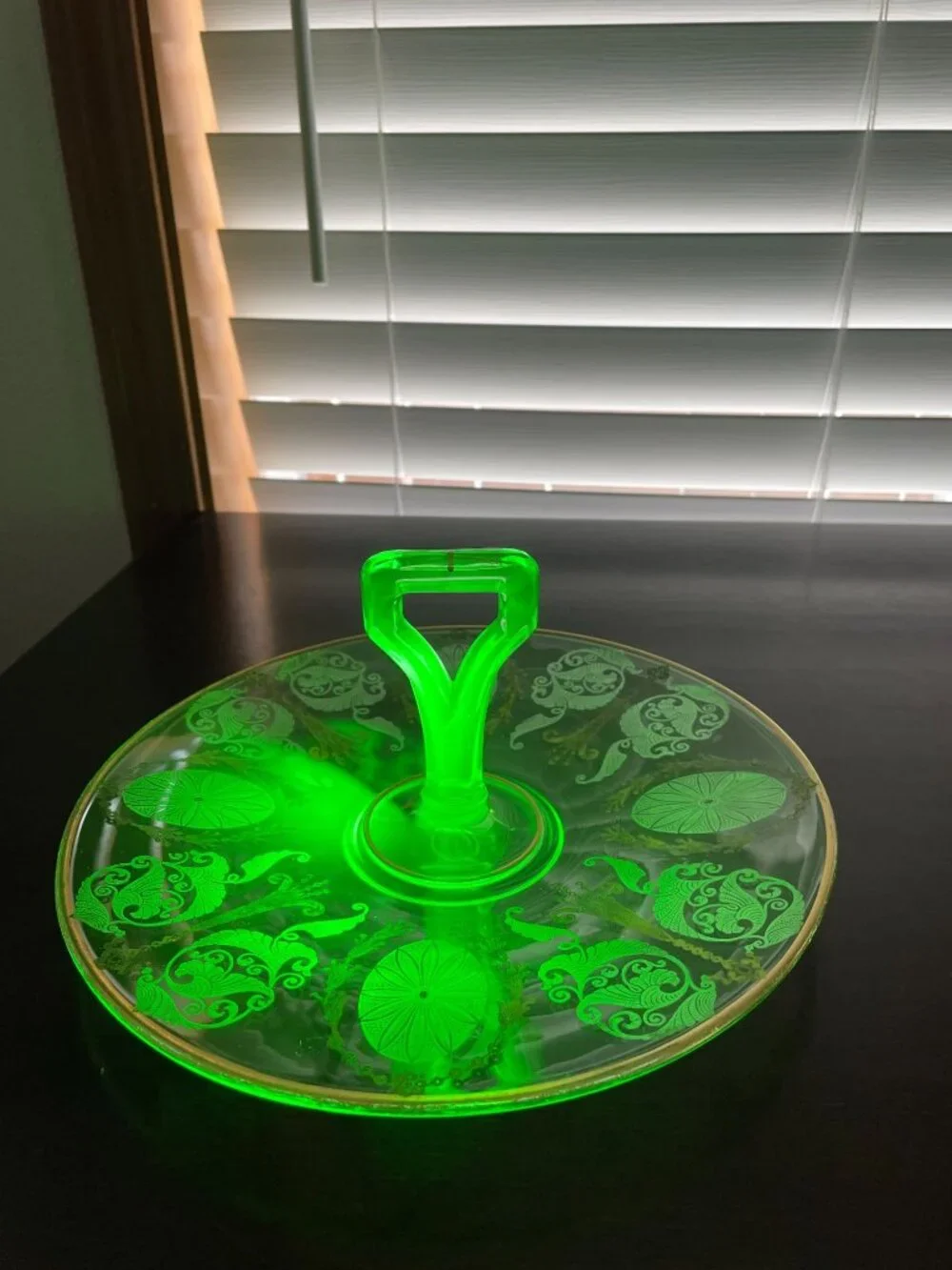 Vintage 1930s Cambridge Glass Uranium Majestic Etch 732 Center Handle Server No